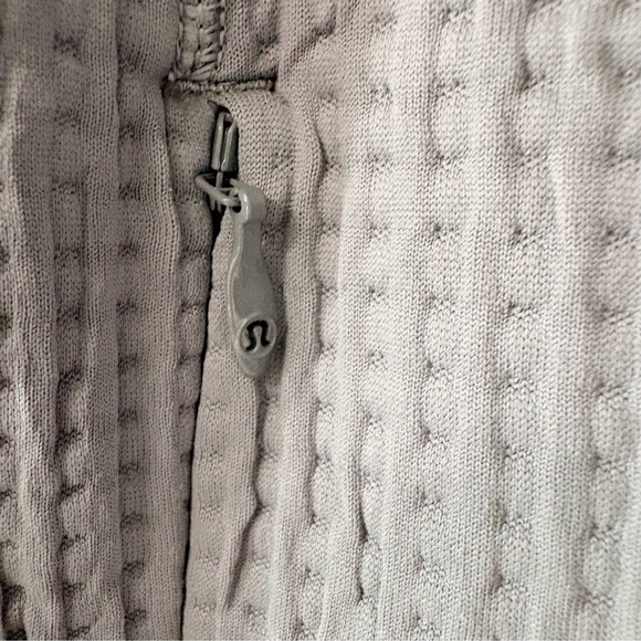 Lululemon Waffle Knit Funnel Neck Long Sleeve Rhino Grey Sz 12 - Picture 9 of 9